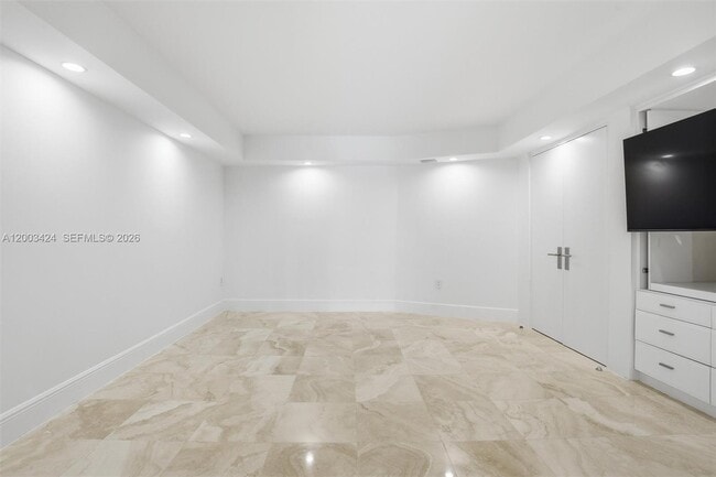 Building Photo - 600 Grapetree Dr