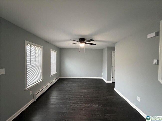 Building Photo - 815 Fernhill Ln