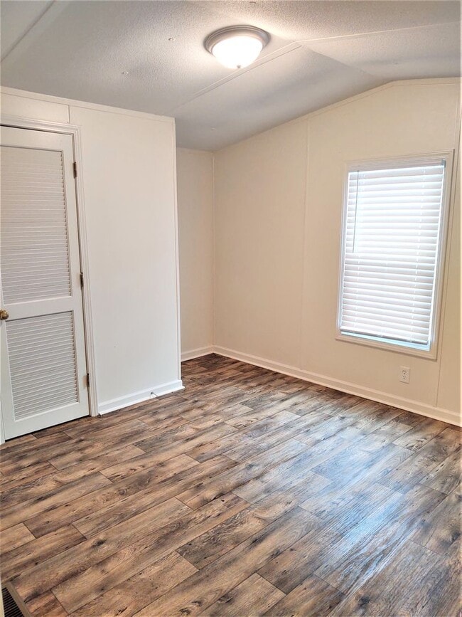 Building Photo - 6 Elcona St