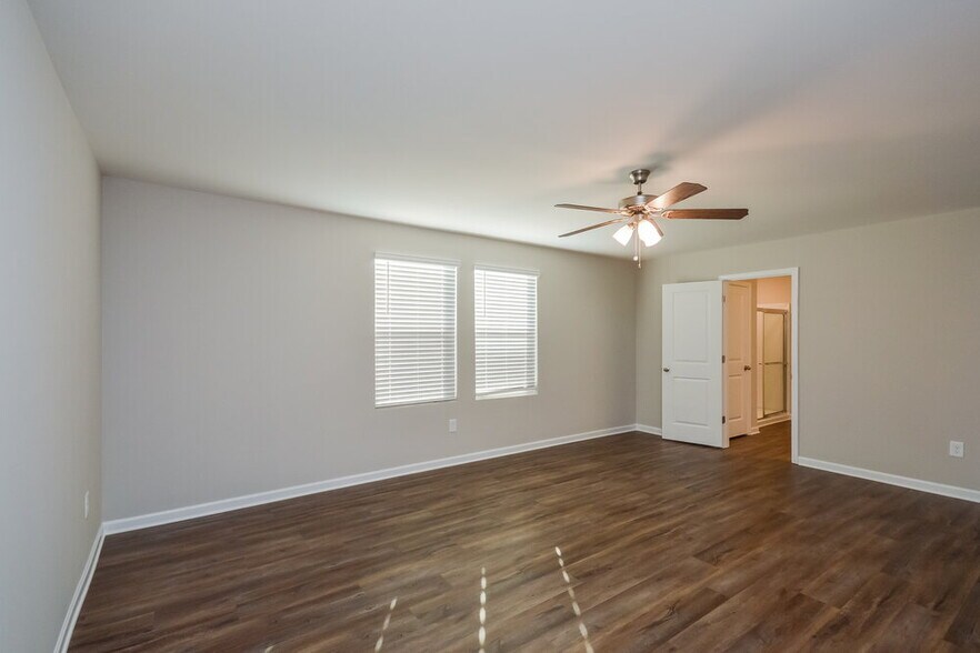 Building Photo - 3875 Place Dr