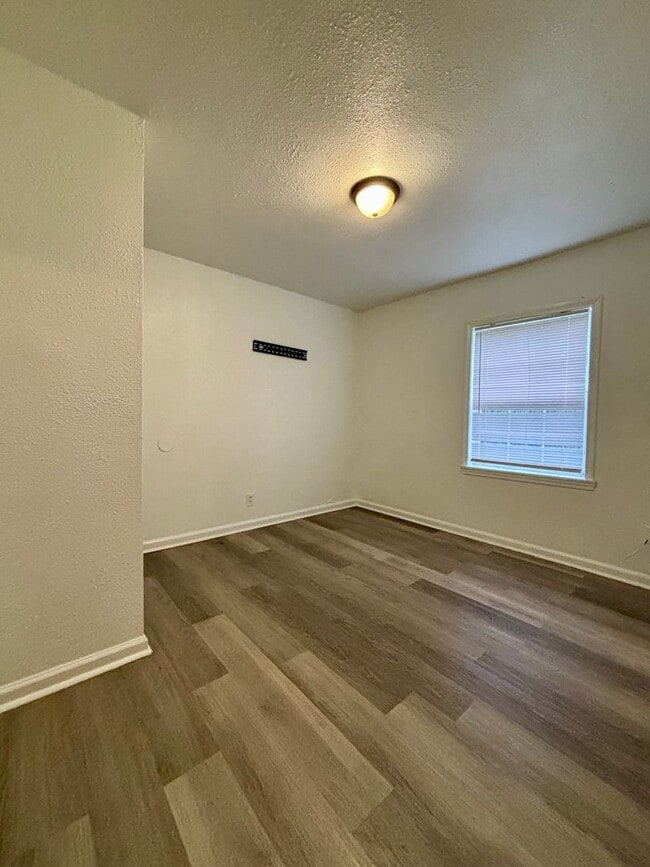 Building Photo - Nice 3 bedroom Home!