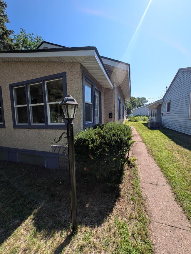 Building Photo - 772 Hillview Ave