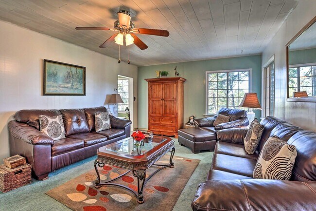 Building Photo - 23984 Skyland Dr