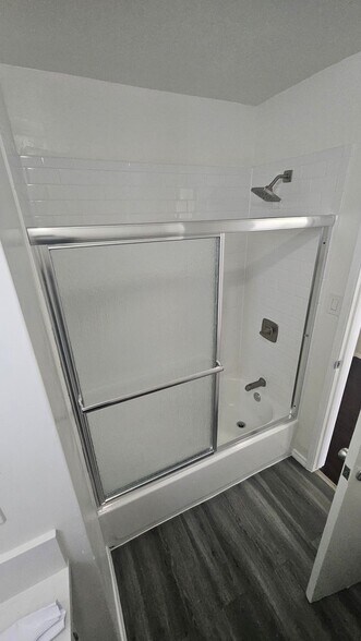 Building Photo - 11030 Moorpark St