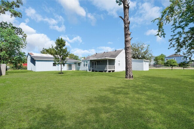 Building Photo - 10210 Moers Rd