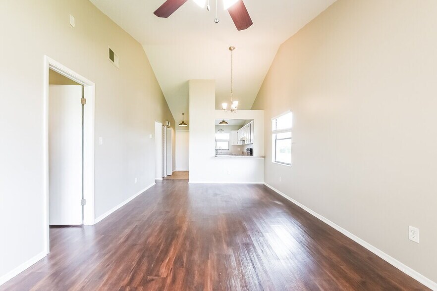 Building Photo - 8611 Drayton Ct