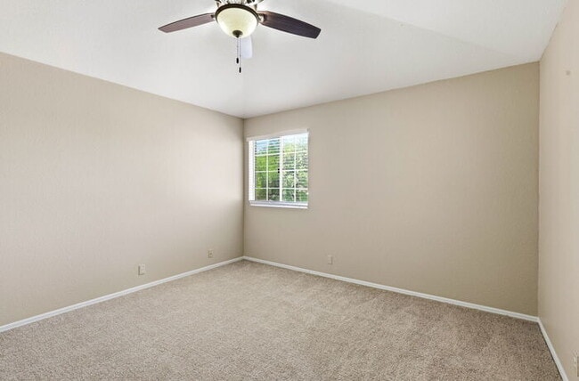 Building Photo - 1295 N Blackstone Dr