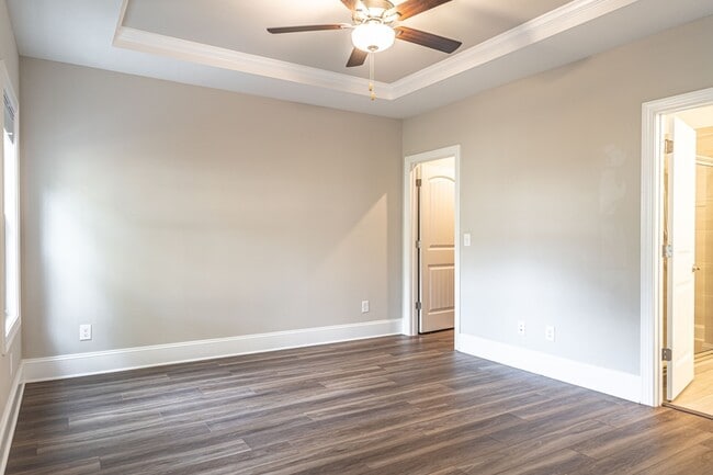 Building Photo - 152 Lark Dr