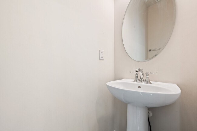 Building Photo - 121 Callowhill Ln