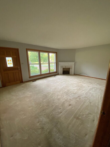 Building Photo - 117 Camellia Dr