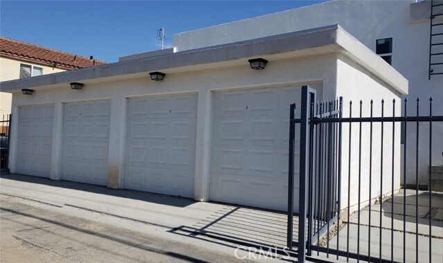 Building Photo - 2051 W Florence Ave