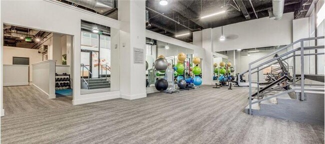 Building Photo - 301 N Akard St