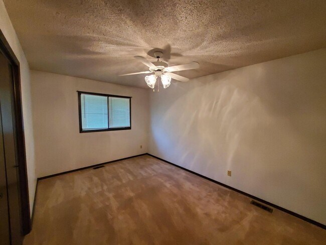 Building Photo - Large Family home in Chelsea Est. just SW ...