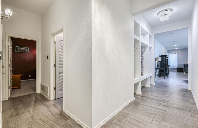 Building Photo - We have a beautiful home fully furnished with 4 bedroom-2 baths