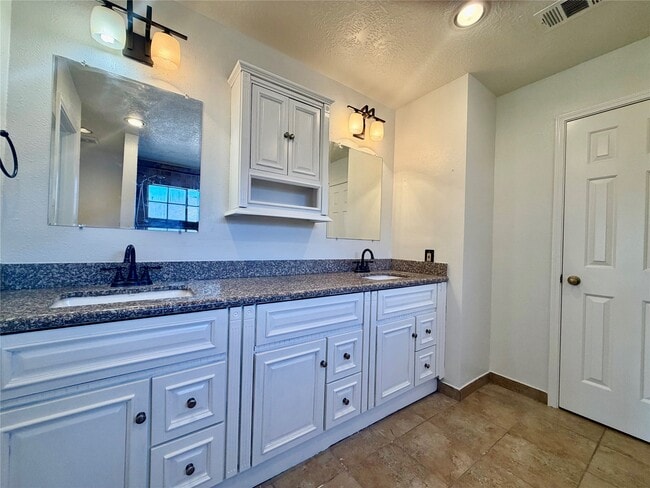 Building Photo - 16907 Dusty Mill Dr W