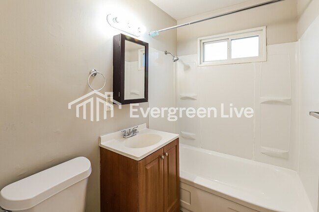 Building Photo - 7409 Walrond Ave