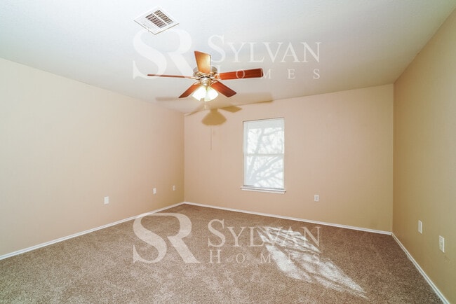 Building Photo - Carve Out a Great Life Here!