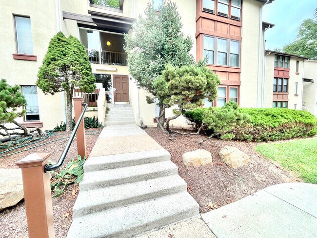 Building Photo - 5860 Thunder Hill Rd