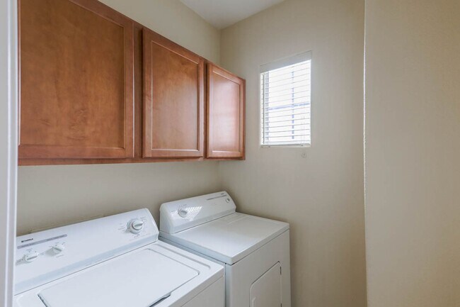 Building Photo - Northwest 3 Bedroom 2.5 Bath Home In Gated...