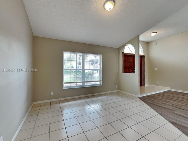 Building Photo - 2501 Stonegate Dr