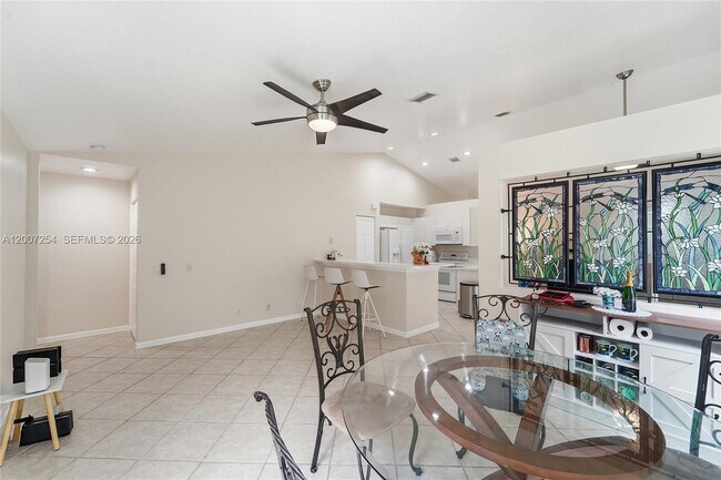 Building Photo - 1004 Golden Cane Dr