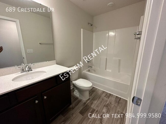 Building Photo - 689 Crestdale Dr