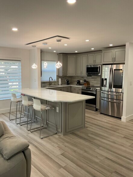 Building Photo - 2870 NE 14th Street Cswy