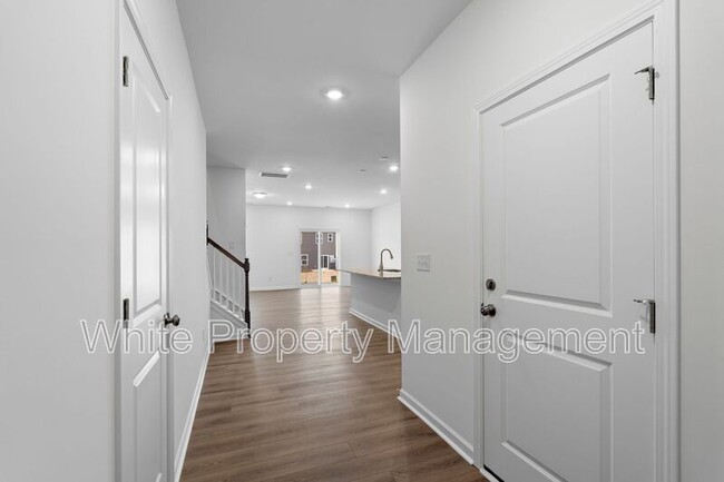 Building Photo - 745 Lock Haven Dr NW