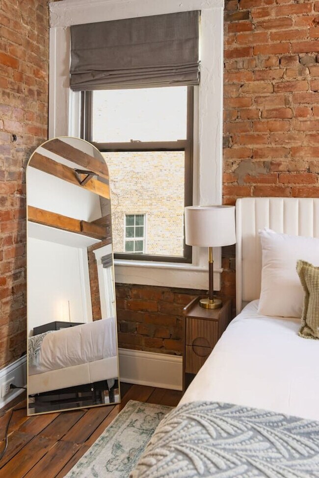 Building Photo - 152 E McMicken Ave