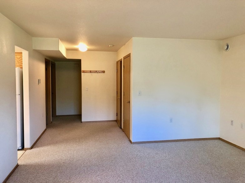Living room & hall - 3435 Laurance Rd