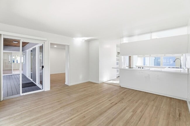 Building Photo - 1201 Weymoth Dr