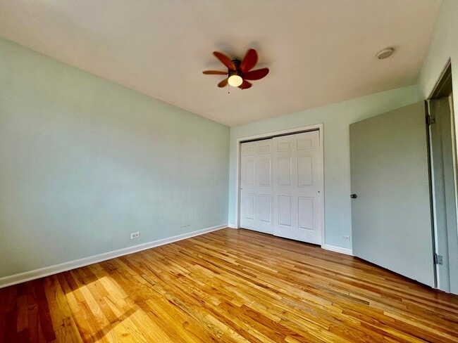 Building Photo - Charming Condo in Capitol Hill