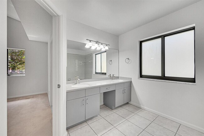 Building Photo - 1002 NW 105th Way