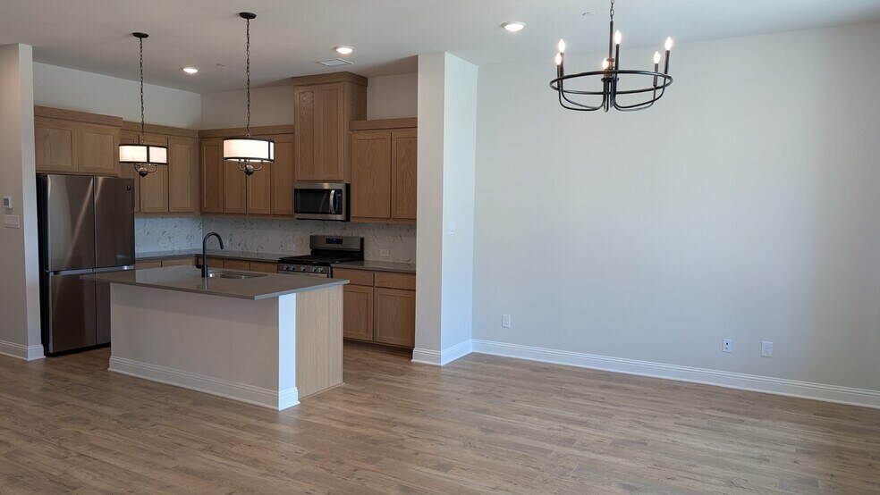 Building Photo - 835 Lennox Dr