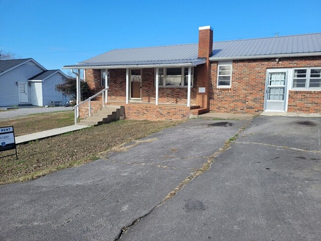 Building Photo - Lovely Single Family Home