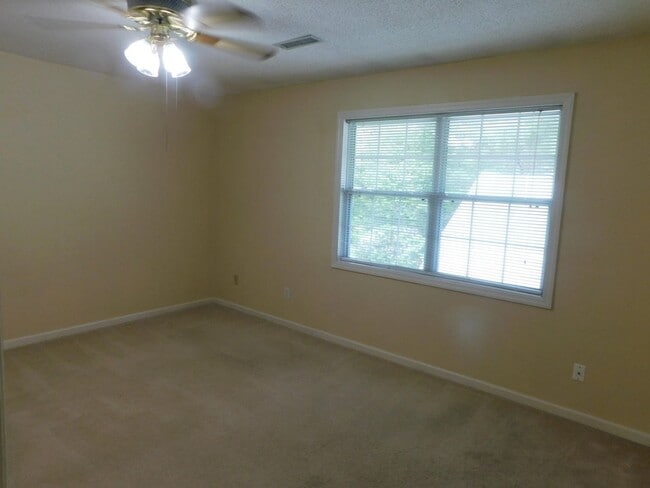 Building Photo - 3 bedroom Signal Mountain Home!