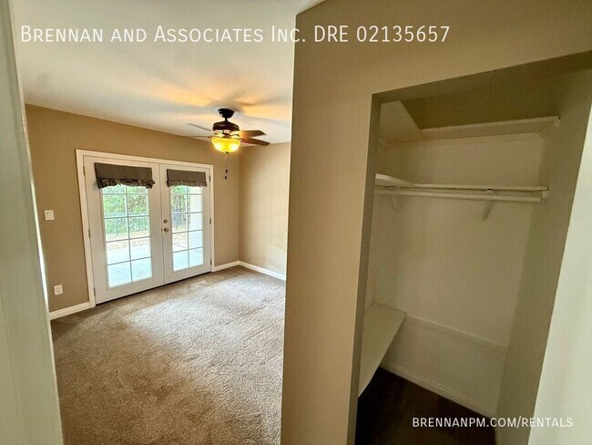 Building Photo - 1569 Parrot St