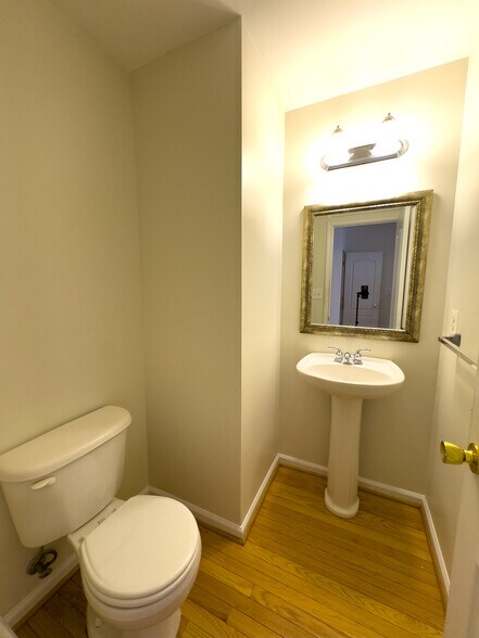 Building Photo - 8010 Pennington Dr