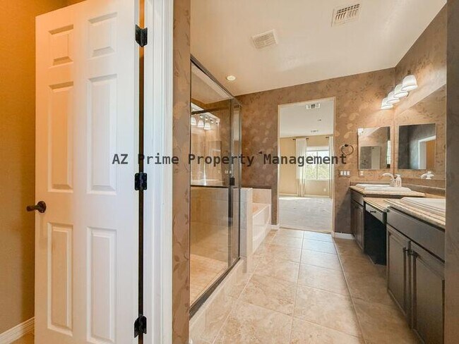 Building Photo - 7707 S 23rd Ln