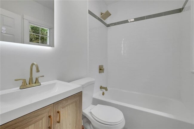 Building Photo - 808 S Park Dr