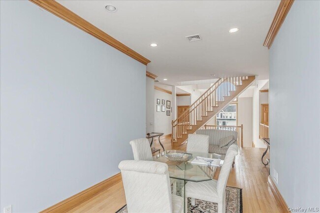 Building Photo - 672 Dune Rd