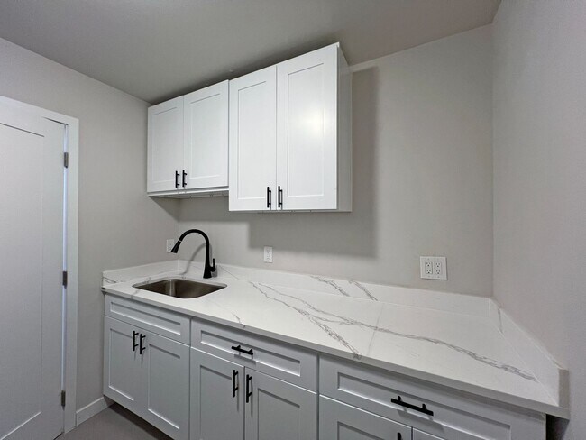 Building Photo - Freshly Remodeled 5BR Home in Prime Bellevue Enatai
