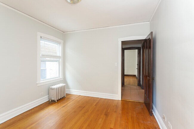 Building Photo - 2152 W Webster Ave