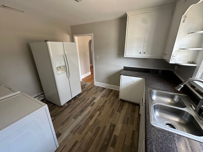 Building Photo - Charming 3BR Home Near Duke Regional