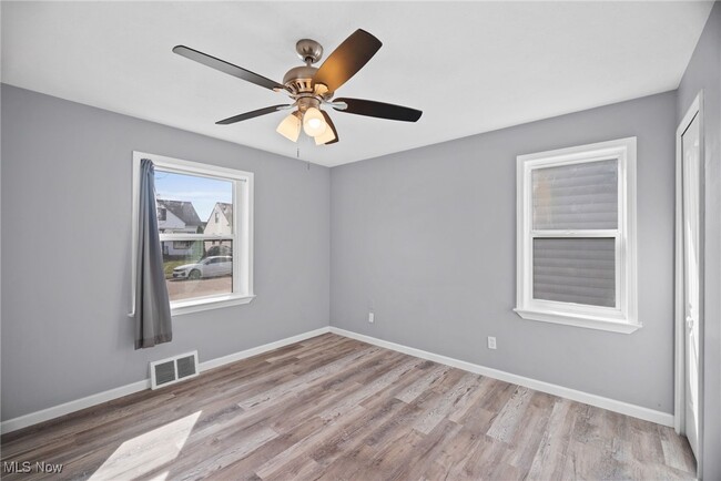 Building Photo - 15419 Edgewood Ave
