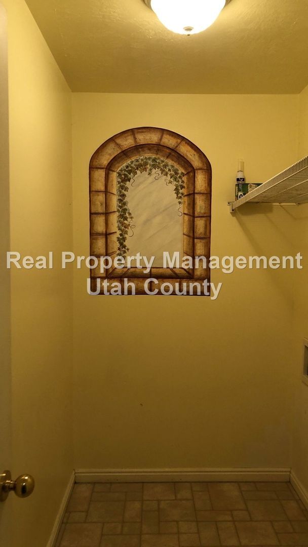 Building Photo - 433 W 200 S