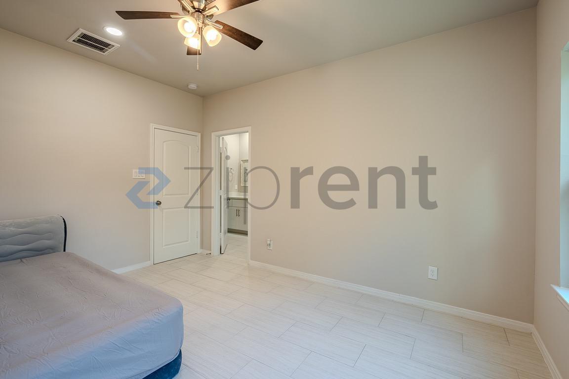 Building Photo - 110 Turner St