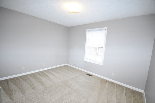 Building Photo - 3 Bedroom 2 Bath Home For Rent!