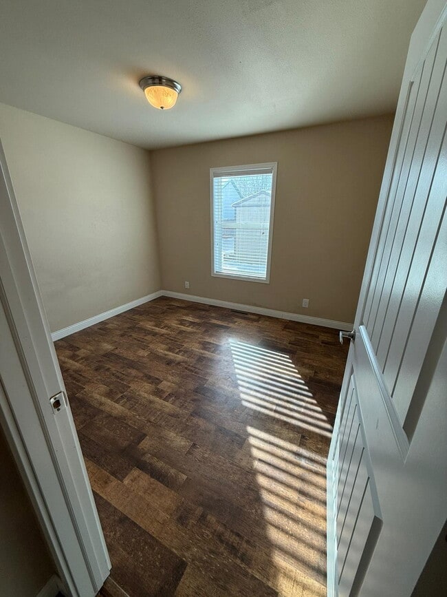 Building Photo - 106 Raven Way
