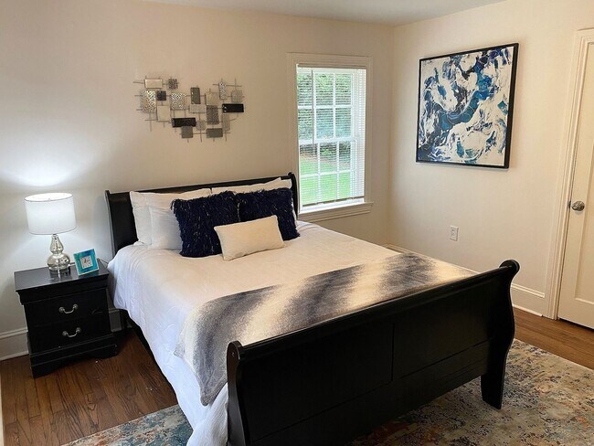 Building Photo - Charming 3BR House in East Point